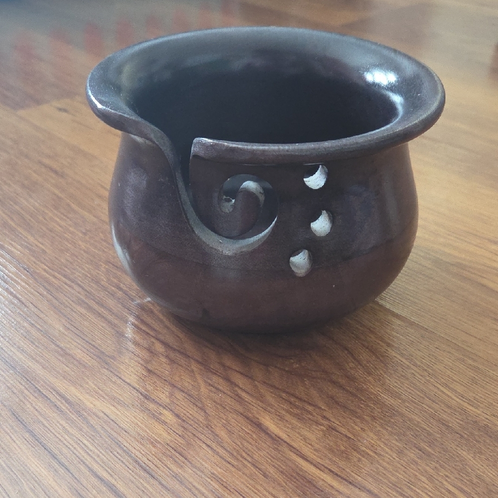 LAST CHANCE VINTAGE Knitpicks Wooden Yarn Bowl EUC *has Imperfections*